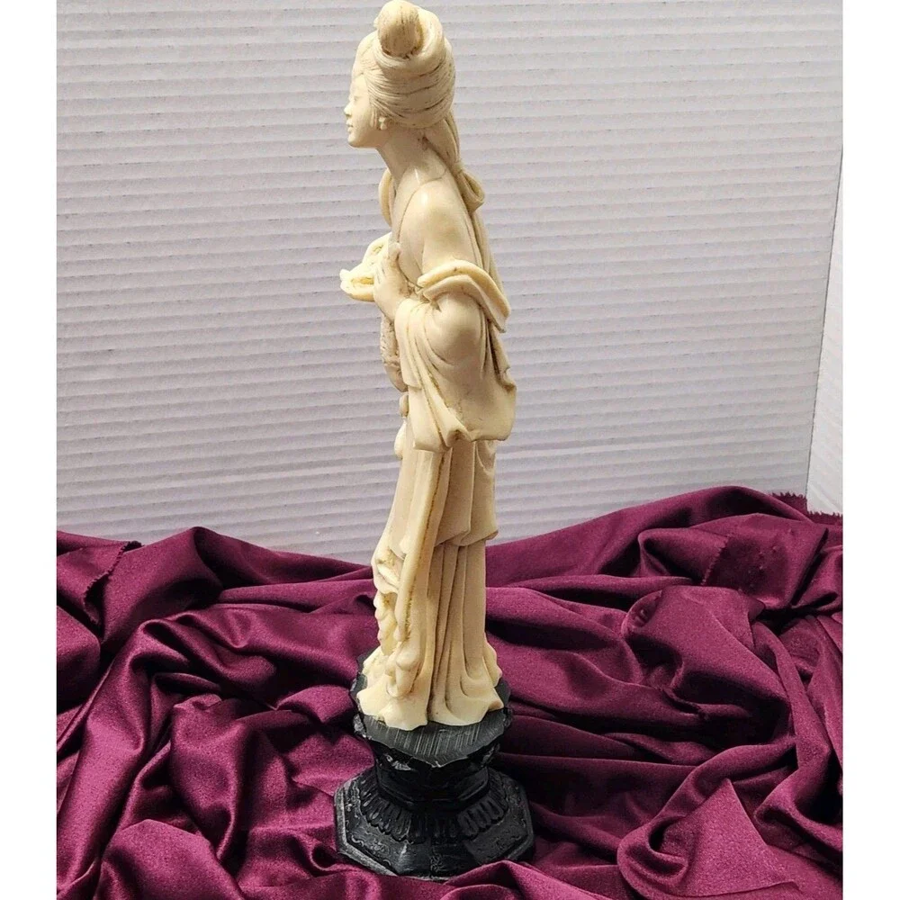 Santini Carved Resin Asian Woman Figurine Fish Seller 12